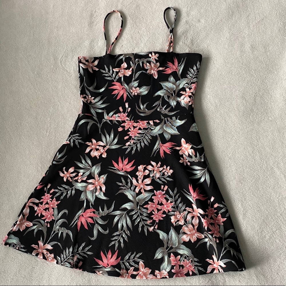 🌷H&M Divided Black Floral Dress